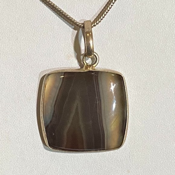 Handmade Natural Brown/Honey Agate Gemstone Pendant Necklace. - Picture 1 of 4
